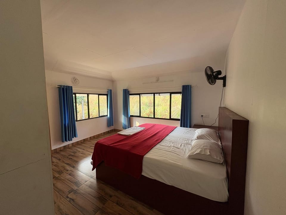 FroZen NeST Bed and Breakfast in Kerala