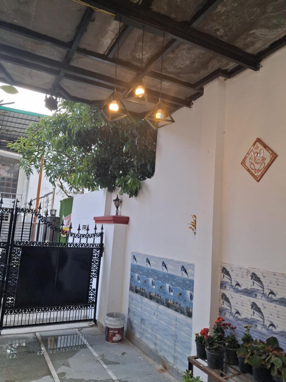 Facade/entrance