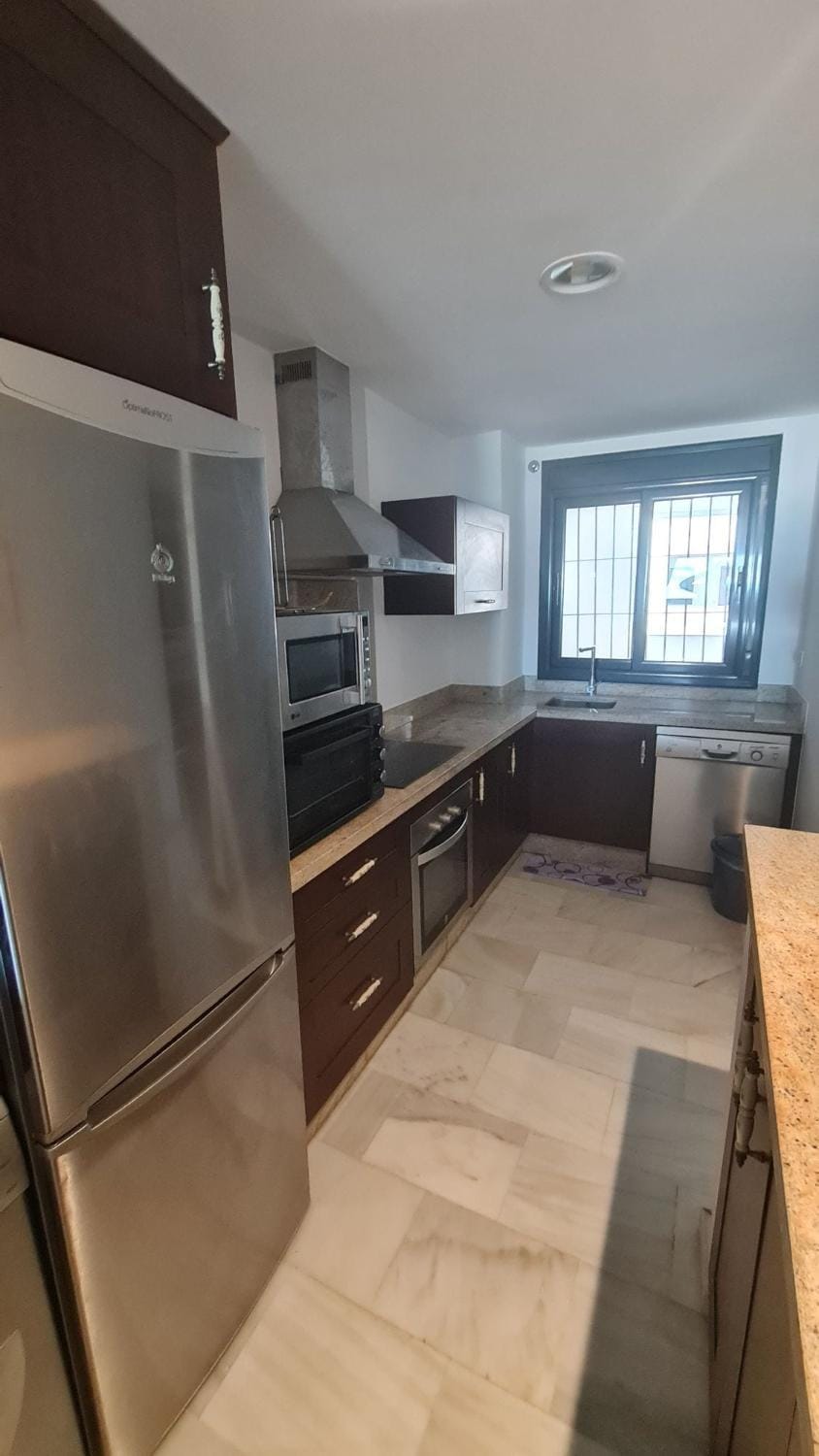 Kitchen or kitchenette, minibar, oven