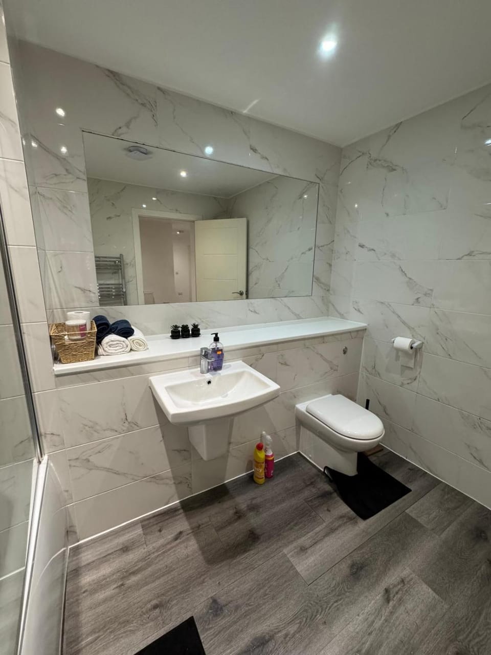 Modern Hounslow 2 Bed Apartment Near Heathrow Apartment in Isleworth