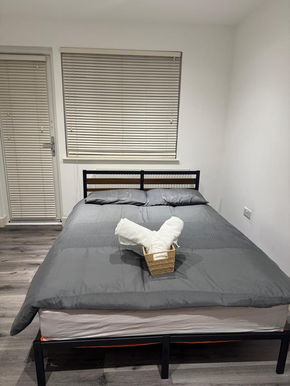 Modern Hounslow 2 Bed Apartment Near Heathrow Apartment in Isleworth