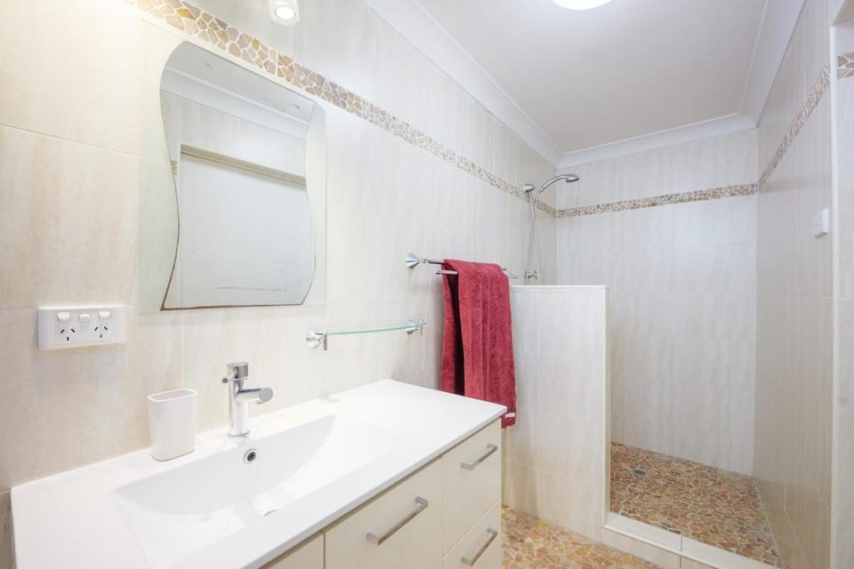 Bondi Beach Large 4 Bedroom Tranquil Family Home House in Sydney