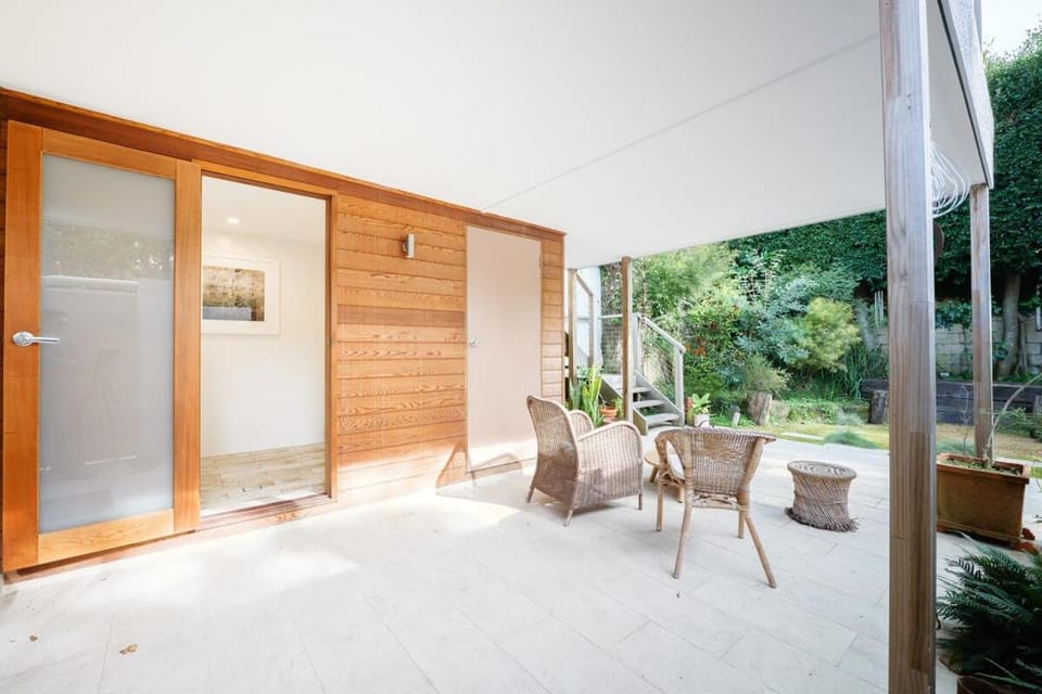Bondi Beach Large 4 Bedroom Tranquil Family Home House in Sydney