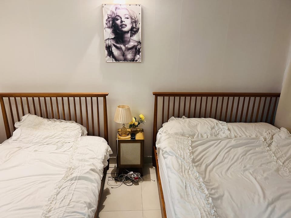 Bed, Bedroom, Area and facilities