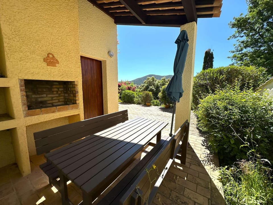 LE LEVANT Maison pour 6 personnes à proximité du Golf de Valcros à La Londe Les Maures House in La Londe-les-Maures
