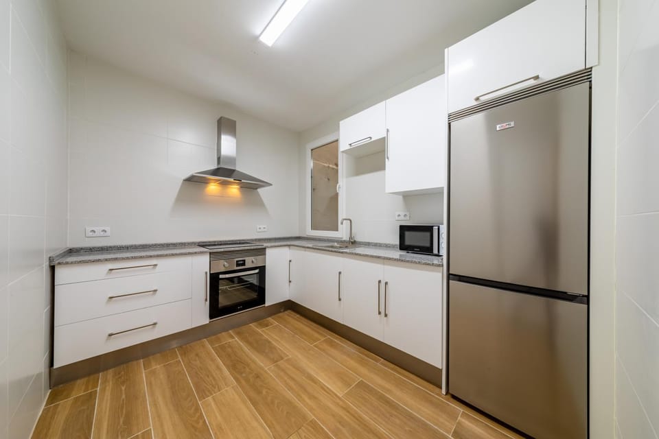 Kitchen or kitchenette, oven