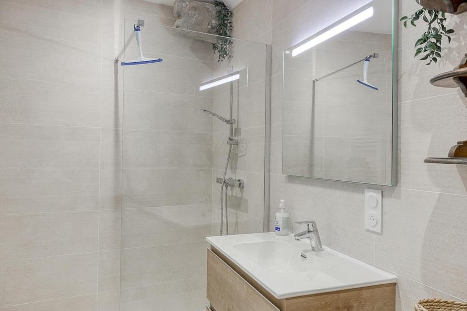 Studio Artiste au cœur des ruelles médiévales Apartment in Auvergne-Rhône-Alpes