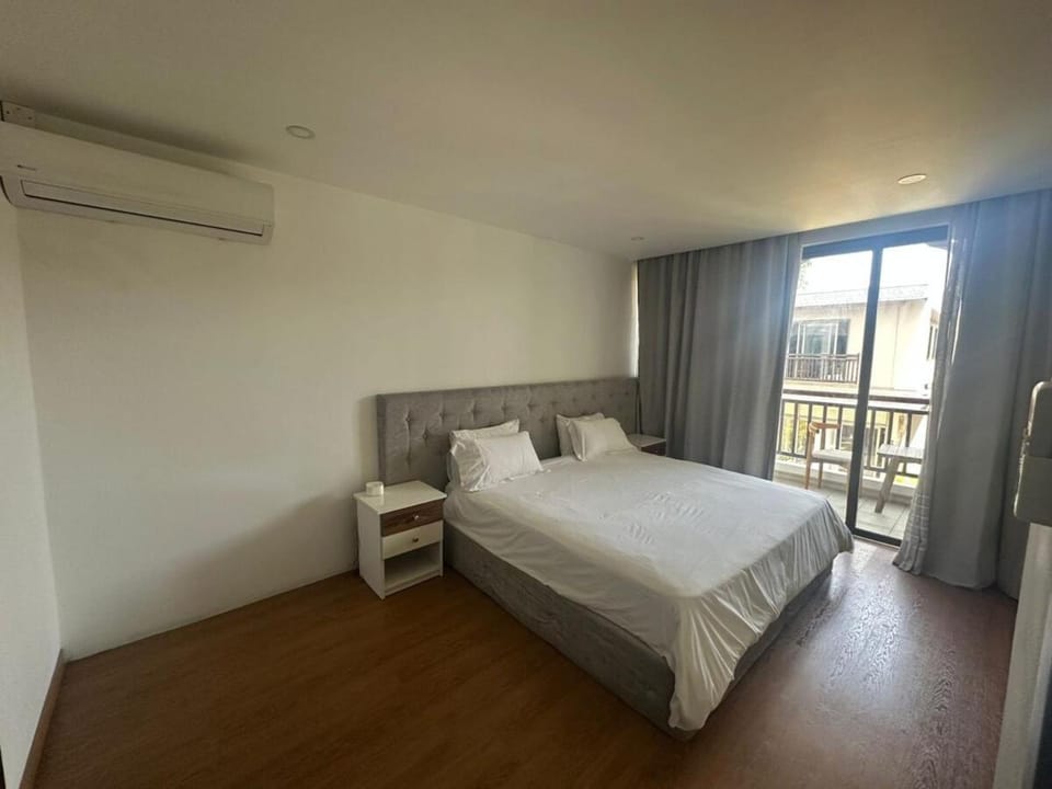 Bed, Balcony/Terrace, Photo of the whole room, Bedroom, air conditioner