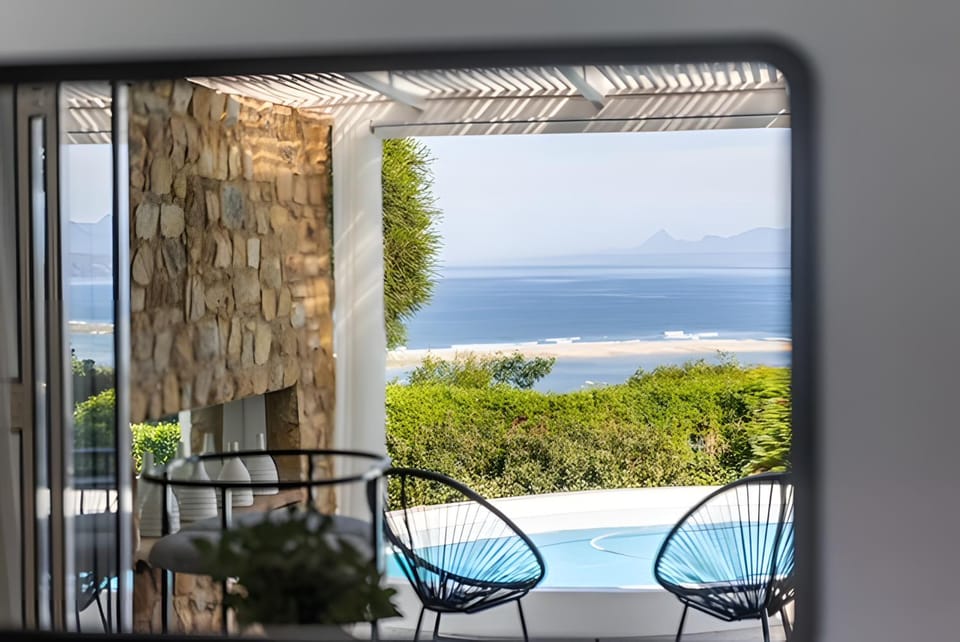 Day, Natural landscape, View (from property/room), Balcony/Terrace, Dining area, Pool view, Sea view, Swimming pool