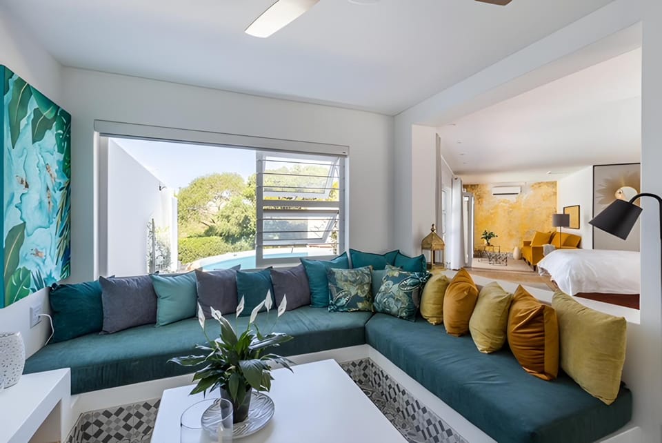 Bed, Living room, Photo of the whole room, Seating area, Bedroom