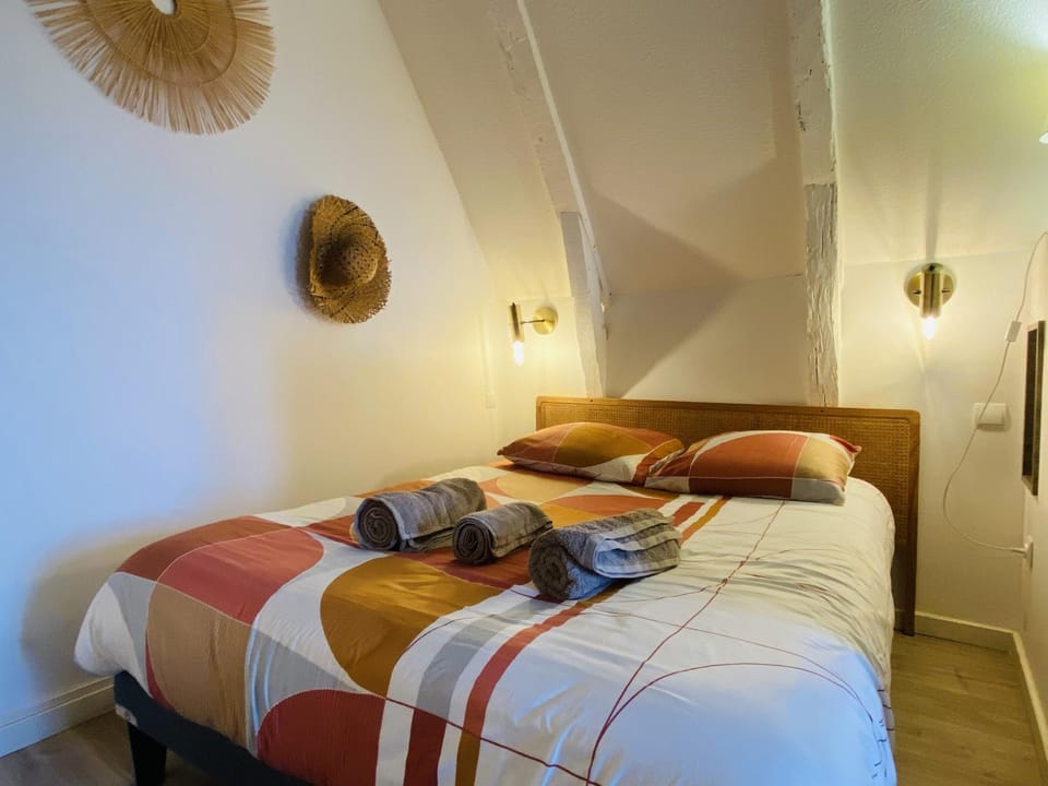 Bed, Bedroom
