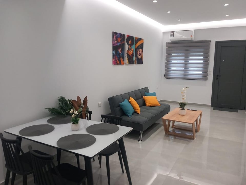 Living room, Seating area, Dining area