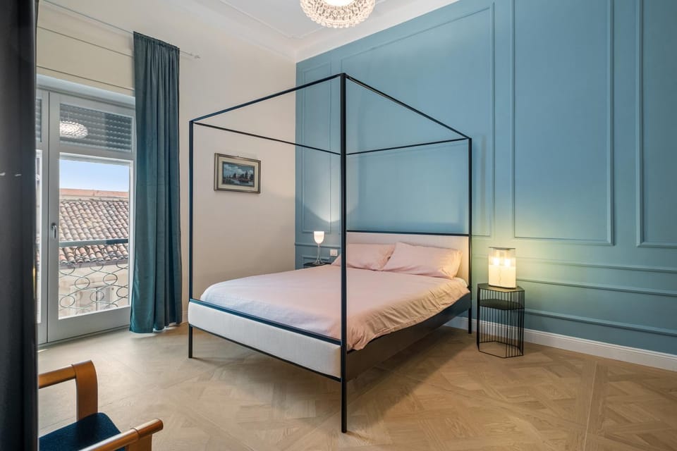 Bedroom, City view, Street view, bidet, furniture, heating, internet, towels, wedding, air conditioner