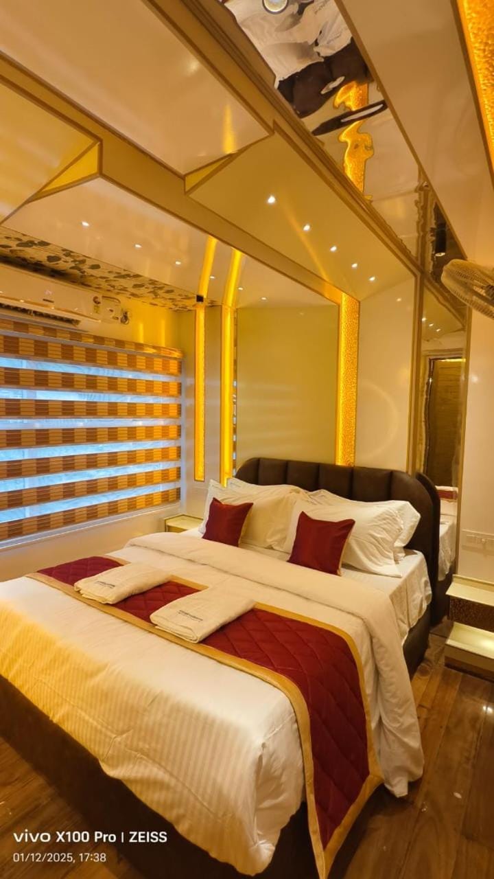 Royal Carribean HOUSEBOAT Docked boat in Alappuzha