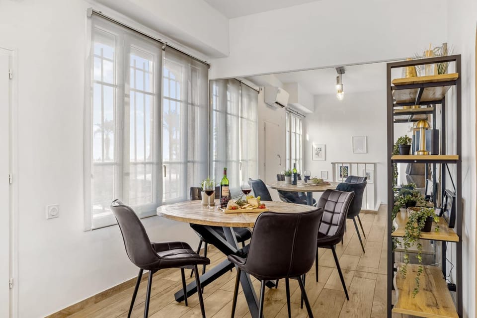 Appartement Charme de la Promenade vue mer - Welkeys Apartment in Nice