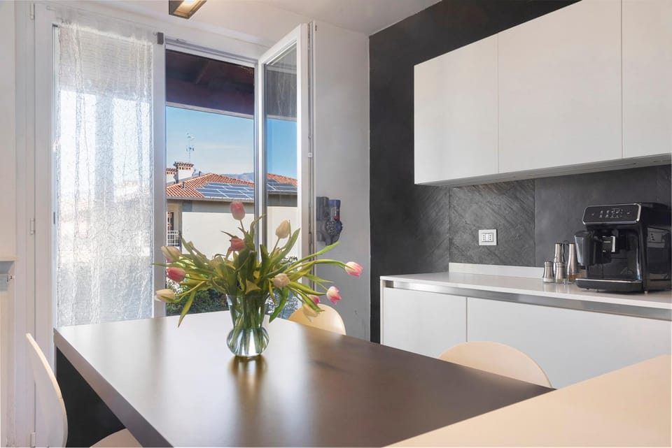 Property building, Kitchen or kitchenette, Living room