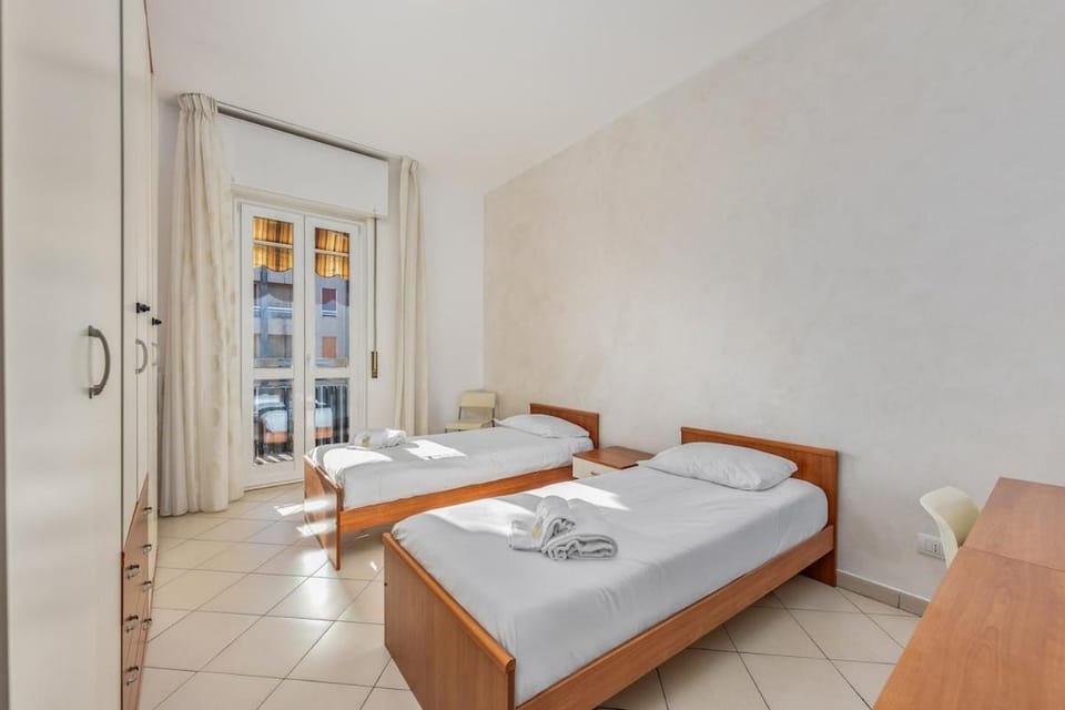 4 min to Metro, 20 min to Duomo & Station, Balcony Apartment in Sesto San Giovanni