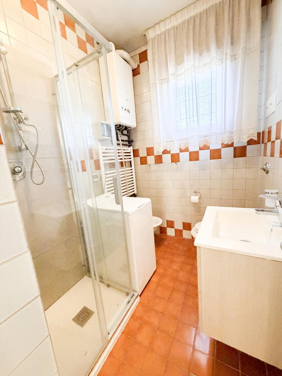 Shower, Bathroom, washing machine