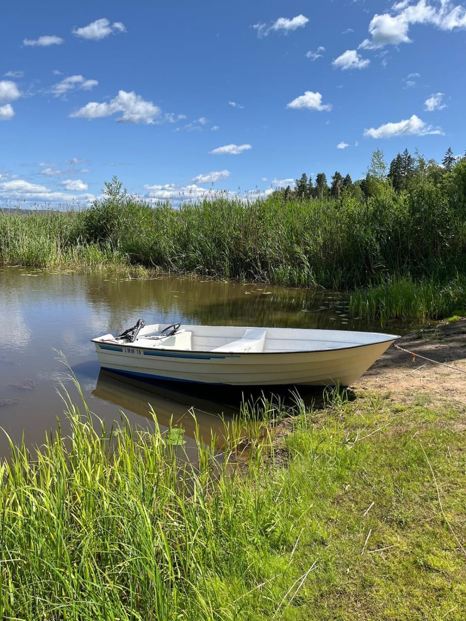 Cozy Guest cabin by Lake Glafsfjorden in Arvika Cabin in Sweden