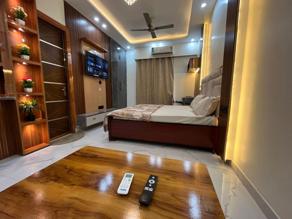 Bright & Cozy Fusion Suites Apartment in Noida