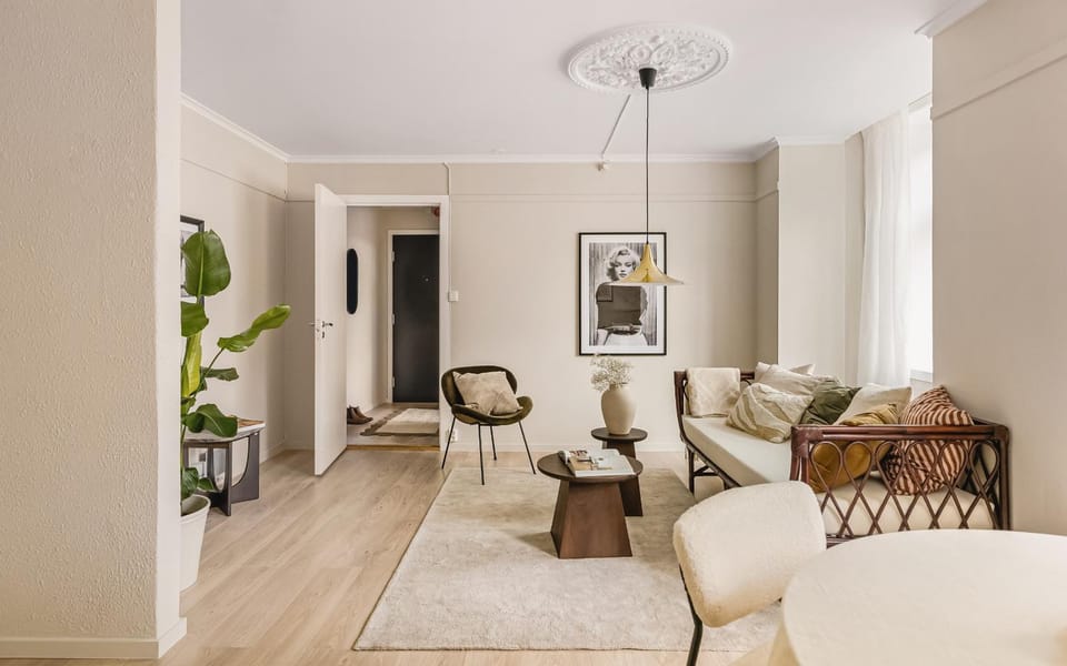 Living room, Seating area