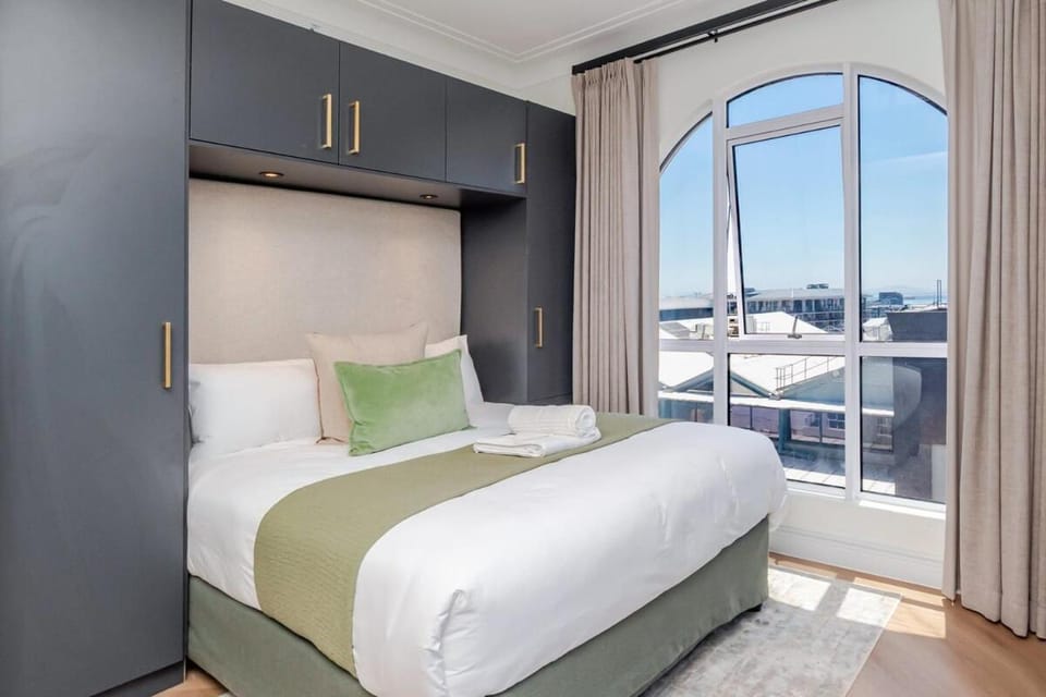 Valour Views - Urban Elegance Apartment in Cape Town