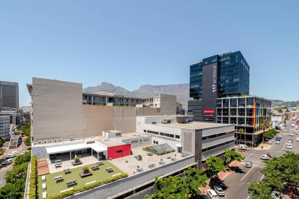 Valour Views - Urban Elegance Apartment in Cape Town