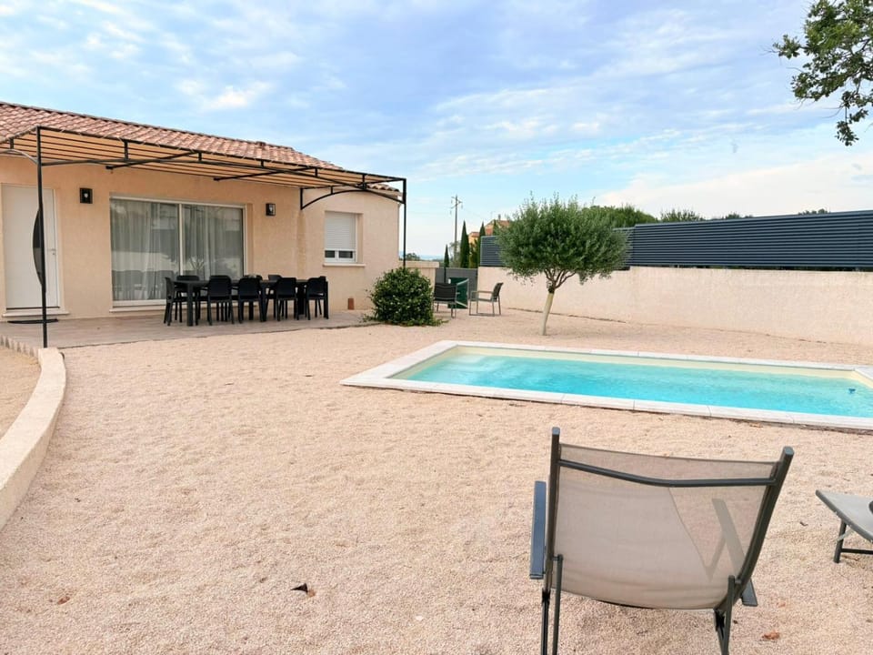 Maison avec piscine privée, 4 ch, 8 pers, Sud House in Occitanie