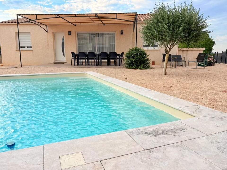 Maison avec piscine privée, 4 ch, 8 pers, Sud House in Occitanie