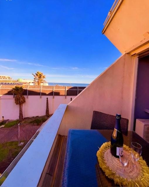 Héliopolis C41 - Studio, place de parking privée, terrasse vue mer - 2 à 4 personnes au pied de la plage Apartment in Agde