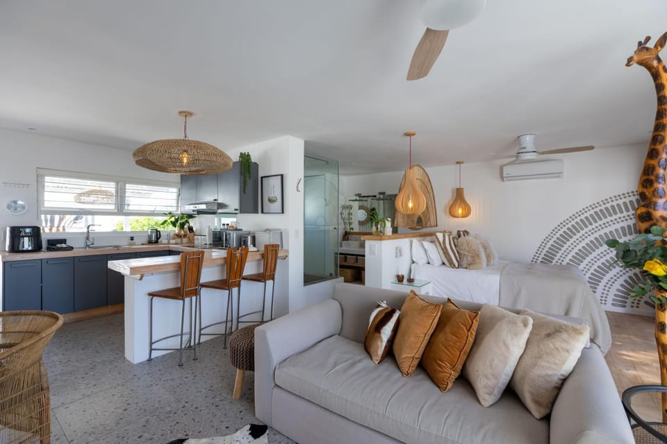 Bed, Living room, Photo of the whole room, Bedroom, kitchen