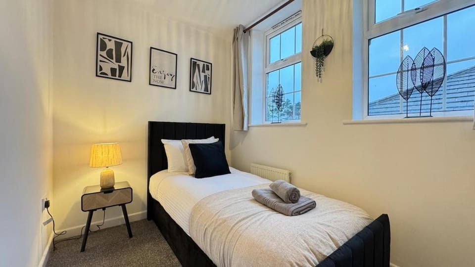 Stylish & Comfortable 2-Bedroom Flat in Bessacarr, Doncaster Apartment in Doncaster