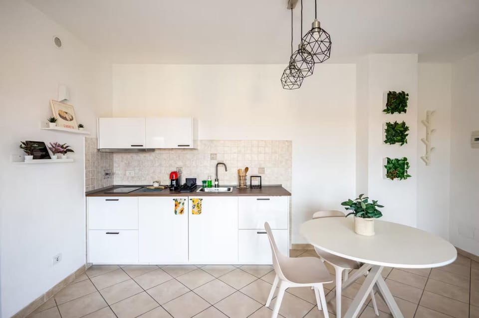 Kitchen or kitchenette, Dining area, stove