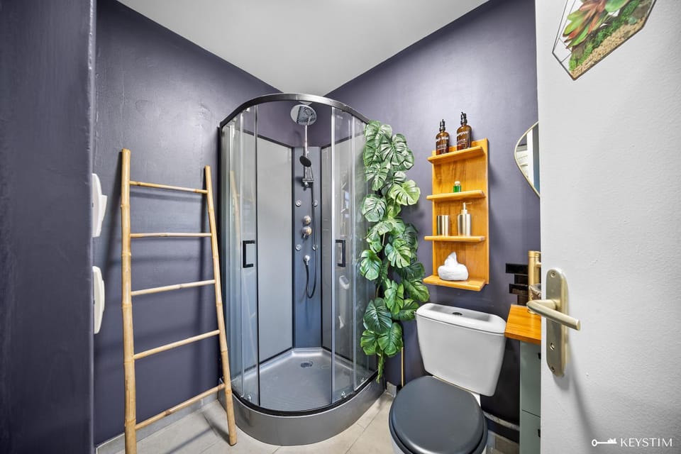 Shower, Toilet, Bathroom