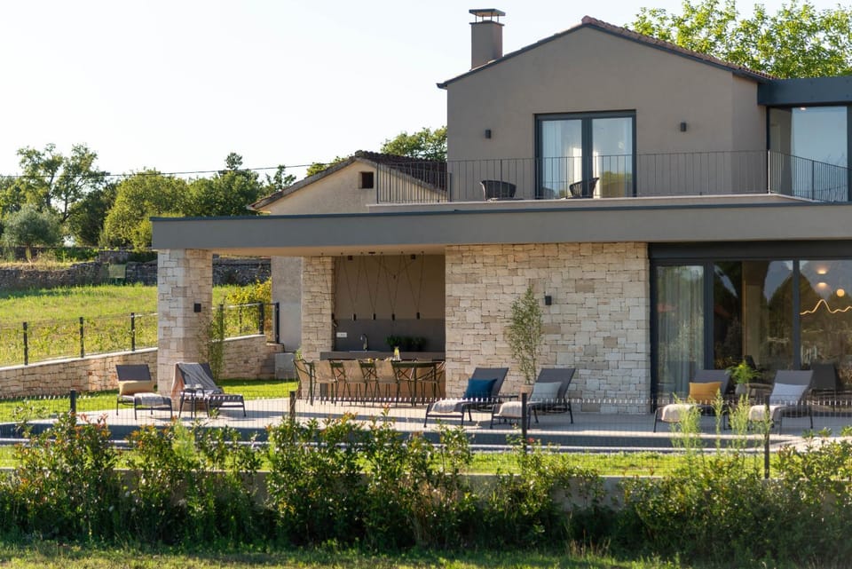 Property building, Facade/entrance, Off site