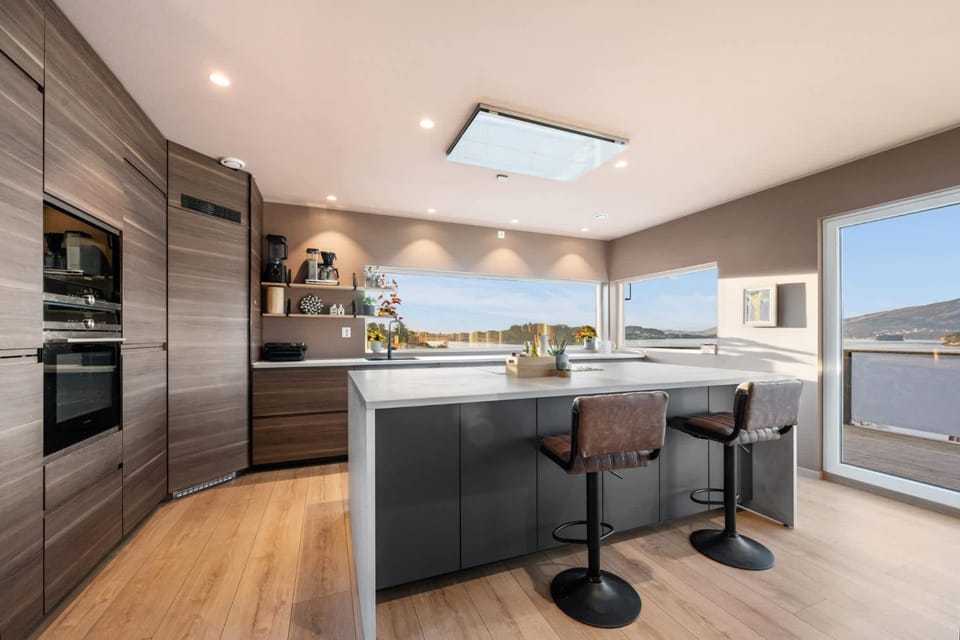 Kitchen or kitchenette, oven