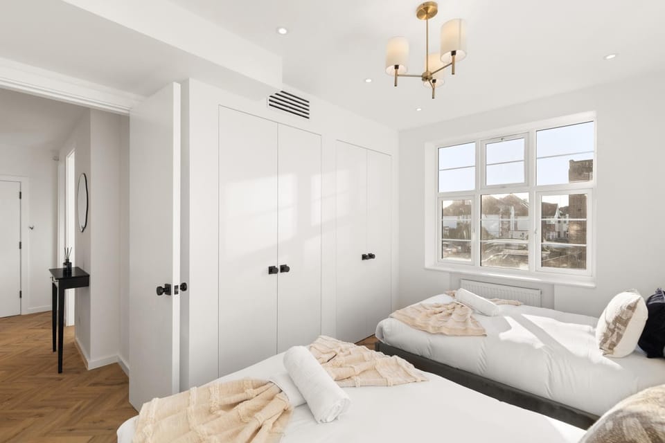 Apartment - Sleeps 8 - Golders Green 10 mins Apartment in London