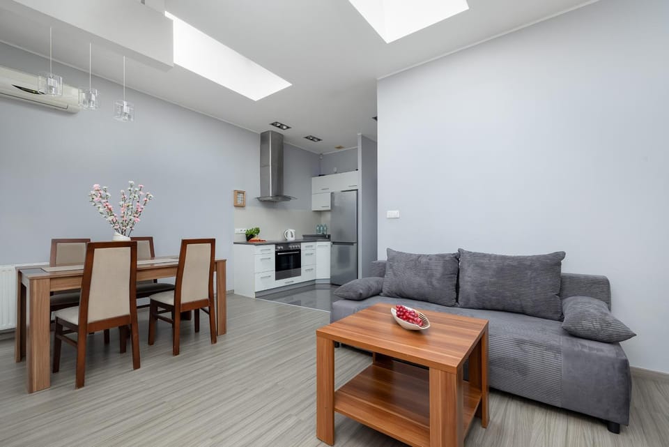 Seating area, Dining area, oven, stove