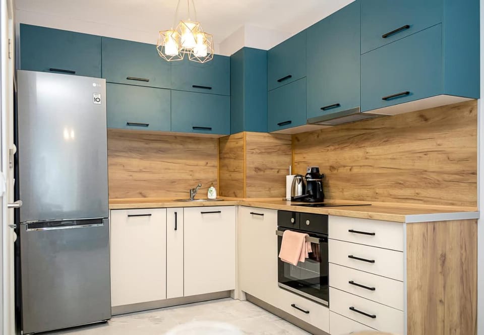 Coffee/tea facilities, Kitchen or kitchenette, dishwasher, oven, stove