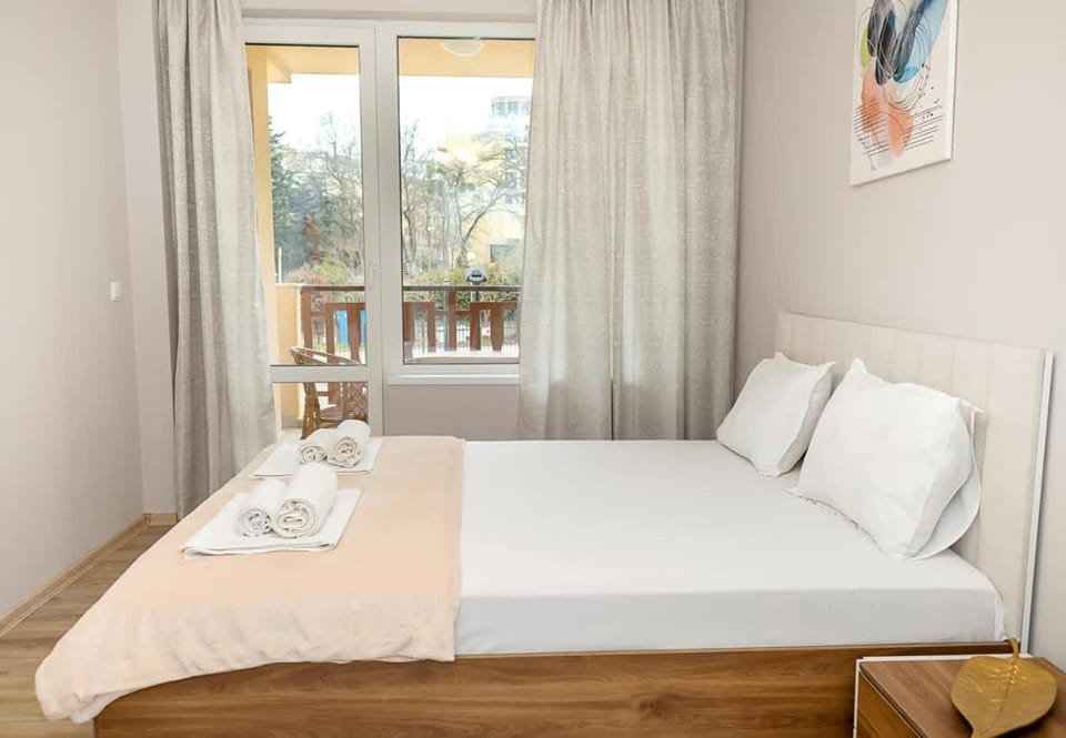 Bed, Balcony/Terrace, Bedroom, towels