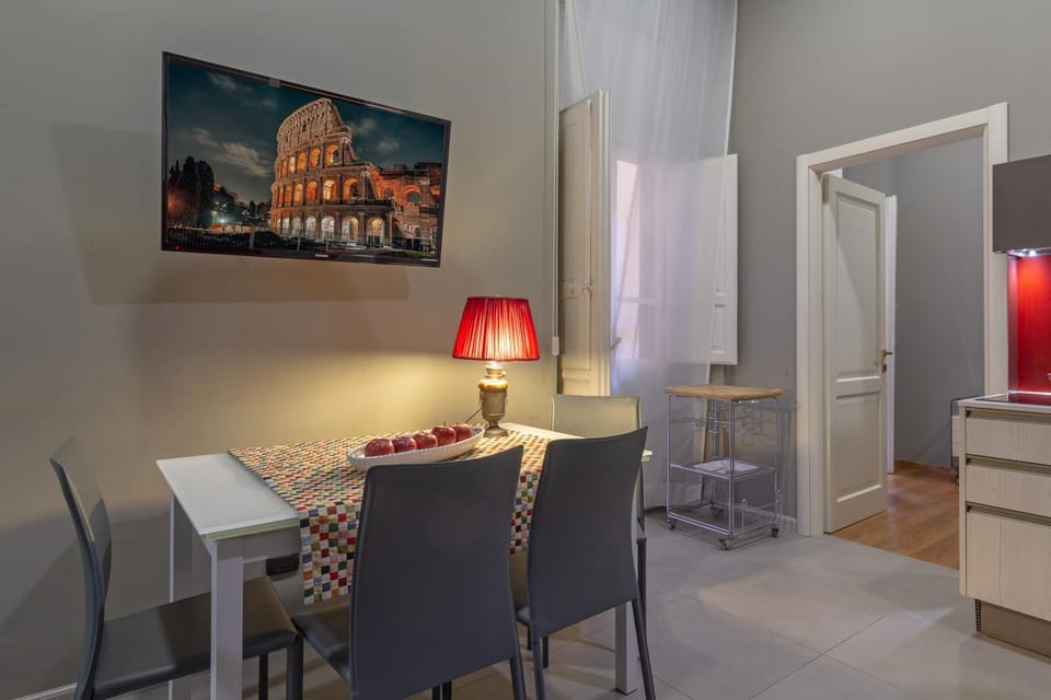 TV and multimedia, Living room, Seating area, Dining area