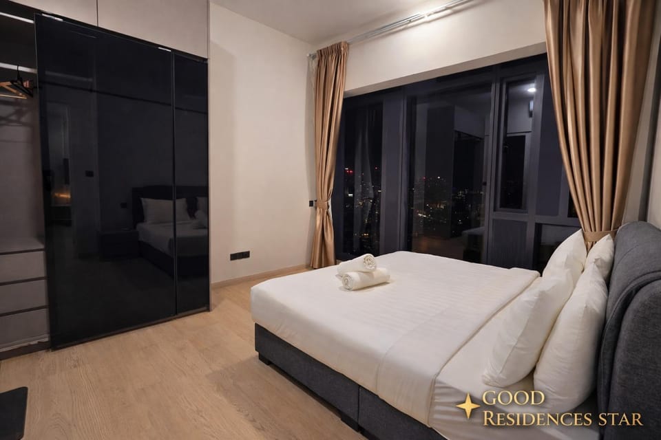 Bed, Bedroom, towels