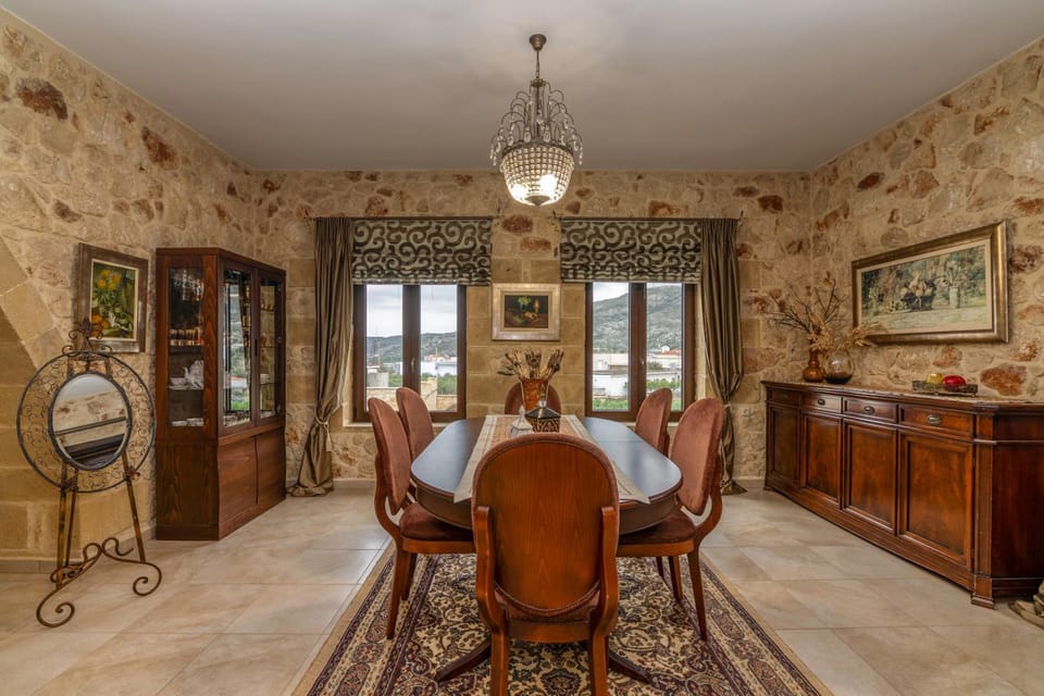 Seating area, Dining area