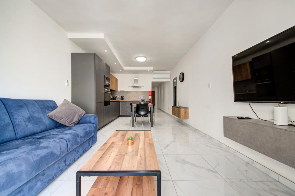 Communal lounge/ TV room, TV and multimedia, Kitchen or kitchenette, Living room, Seating area, Evening entertainment