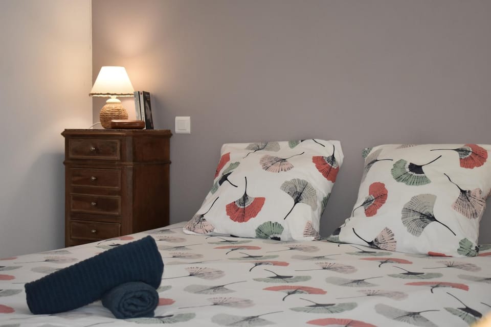 Bed, Night, Photo of the whole room, Bedroom