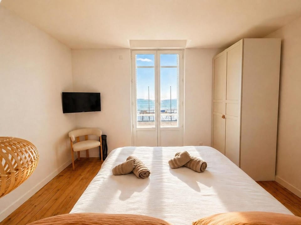 Bed, Night, Photo of the whole room, Bedroom, Sea view, Sea view