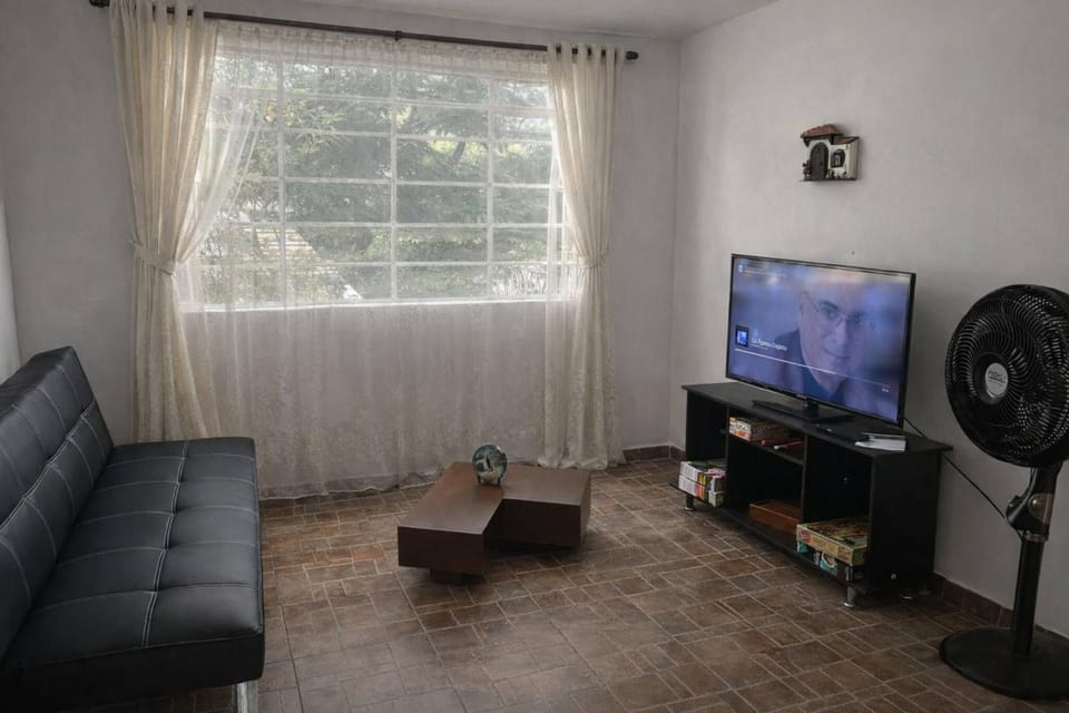 Communal lounge/ TV room, TV and multimedia, Living room