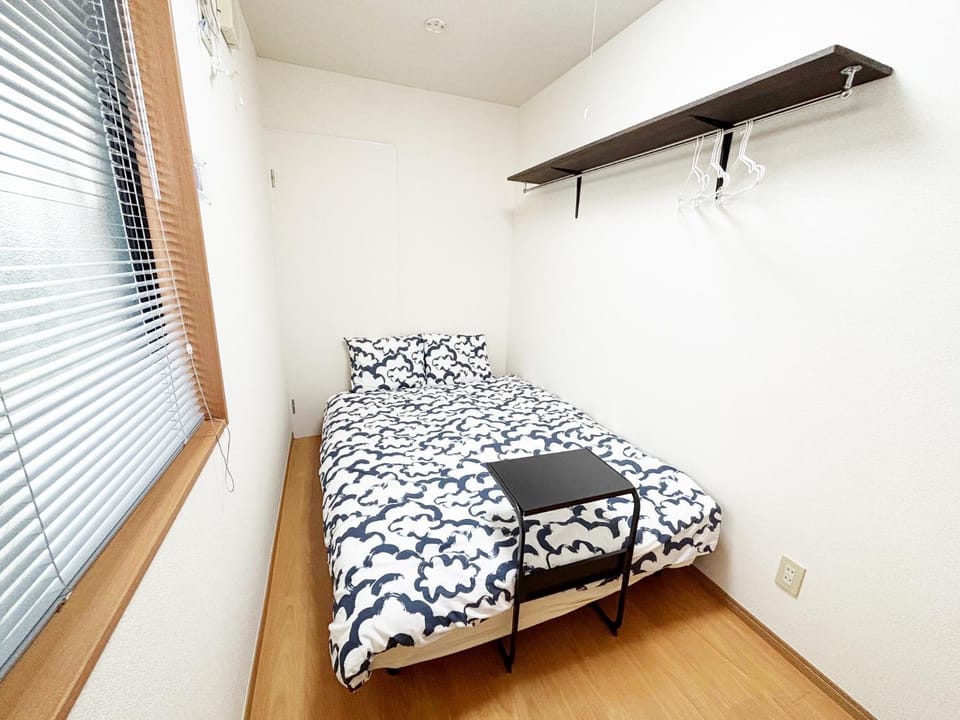 Bed, Photo of the whole room, Bedroom, air conditioner