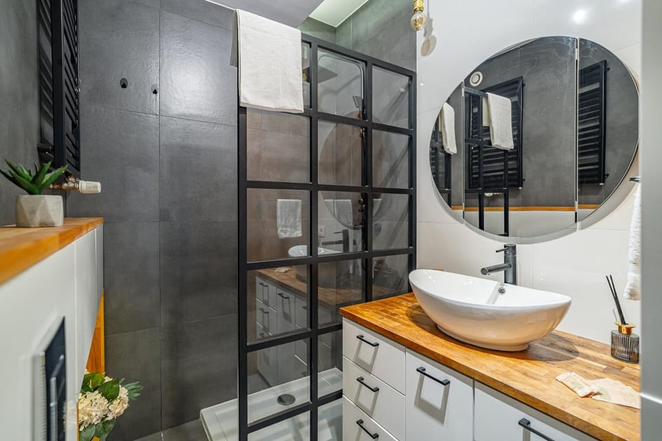 Shower, Bathroom, towels