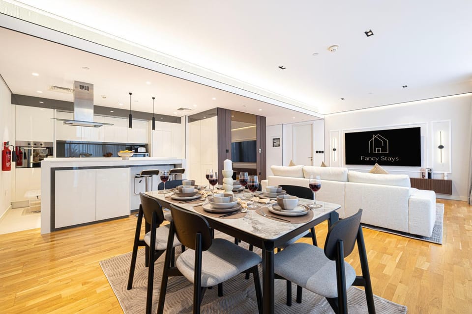 TV and multimedia, Kitchen or kitchenette, Living room, Photo of the whole room, Dining area